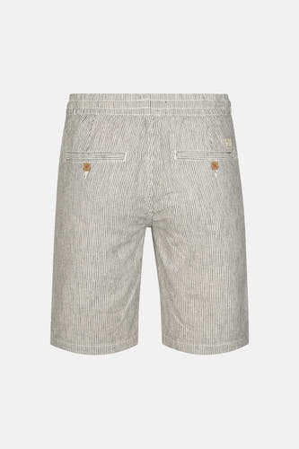 Short rayé de Petrol Industries® avec taille élastique et deux poches à boutons à l'arrière.