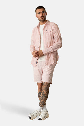Chemise en linon rose de Petrol Industries avec des rayures verticales et une poche po.