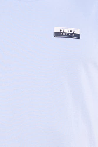 Blauwe tanktop van Petrol Industries, met een logo-badge rechtsboven.
