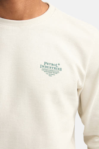 Ecru sweater met ronde hals van Petrol Industries®, met een subtiele textuur en klein logo op de borst.