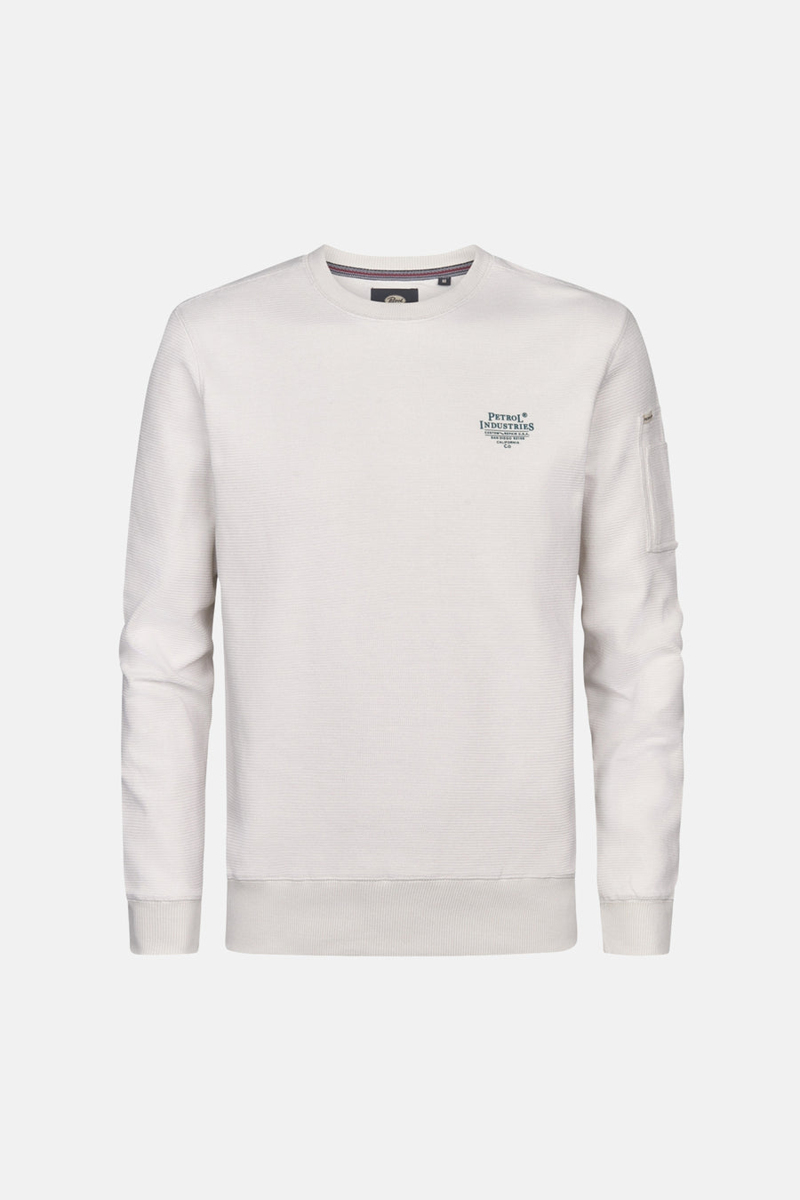 Ecru sweater met ronde hals van Petrol Industries, met ribstructuur en een zakje op de mouw.