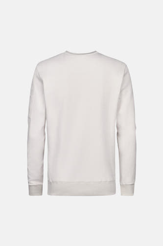 Ecru sweater met ronde hals van Petrol Industries, met een fijn geweven textuur en een opgestikte zak op de mouw.
