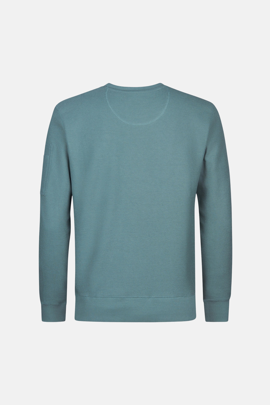 Pull-over vert avec col rond de Petrol Industries, avec une fine texture côtelée et un petit poche sur la manche, vu de l'arrière.