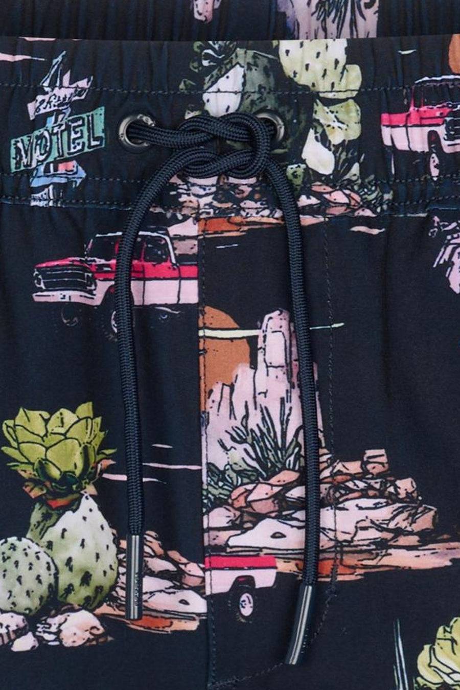 Multikleurige zwemshort van Petrol Industries® met een opvallend cactus- en truckmotief en een donkerblauwe tailleband.