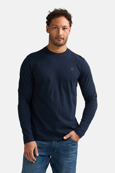 T-shirt bleu à manches longues de Petrol Industries®, tissu uni avec un petit logo sur la poitrine.