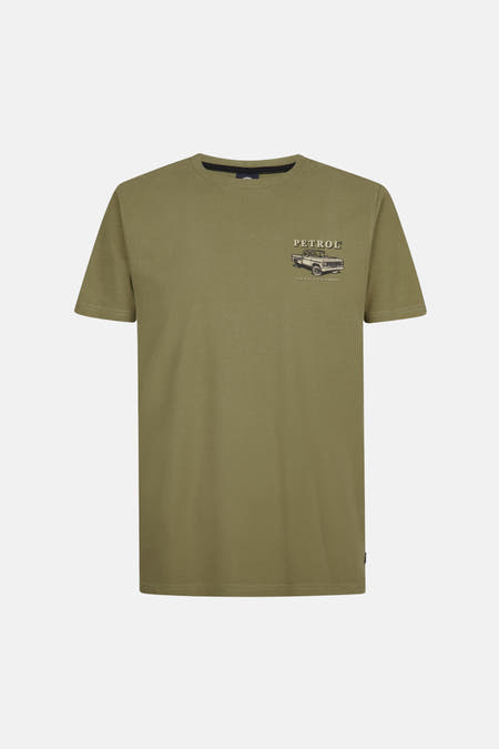 Groen T-shirt met korte mouwen van Petrol Industries® met een print van een auto op de borst.