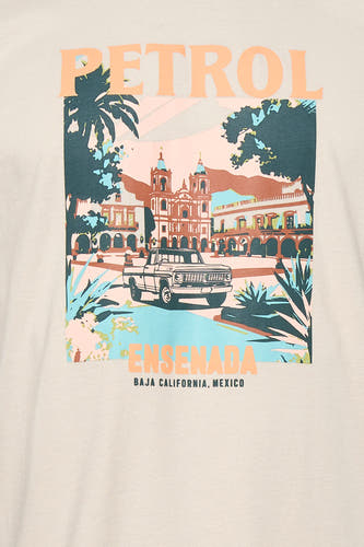Ecru T-shirt met korte mouwen van Petrol Industries® met grafische print van een pick-up truck en gebouwen.