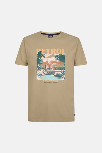 Kaki T-shirt met korte mouwen van Petrol Industries met een grafische print van een landschap.