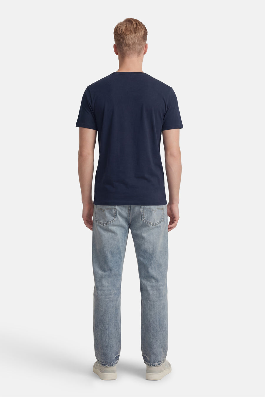 Blauw T-shirt met korte mouwen van Petrol Industries, gezien van achteren, gedragen met jeans en sneakers.