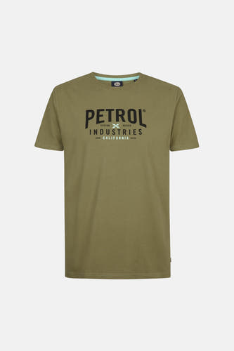 T-shirt vert avec manches courtes de Petrol Industries, avec une impression noire sur l'avant.