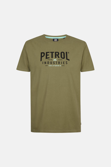 T-shirt vert avec manches courtes de Petrol Industries, avec une impression noire sur l'avant.