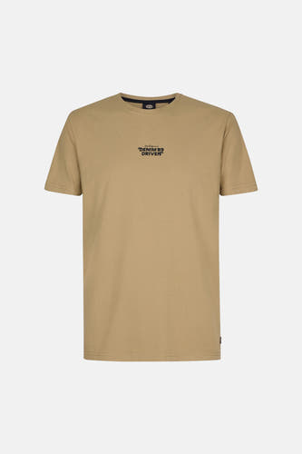 Olijfgroen T-shirt met korte mouwen van Petrol Industries, met een kleine zwarte tekstprint op de borst.