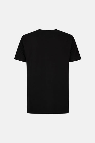 Zwart T-shirt van Petrol Industries, effen en met korte mouwen, op een witte achtergrond.