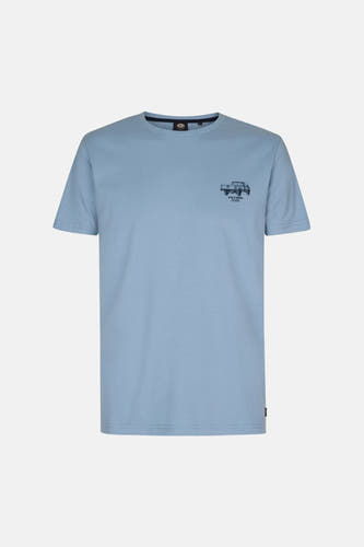 T-shirt bleu à manches courtes de Petrol Industries avec une petite impression de camion sur la poitrine.