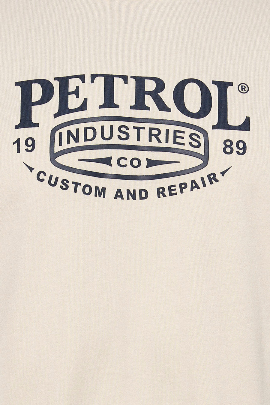 T-shirt écru à manches courtes de Petrol Industries, avec imprimé logo vintage bleu sur la poitrine.