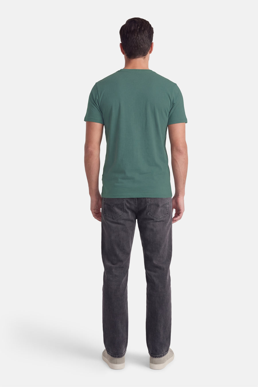 Groen T-shirt met korte mouwen van Petrol Industries, met effen design, gezien van achteren, gecombineerd met donkergrijze jeans.