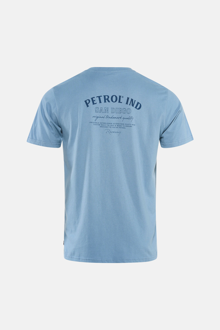Blauw T-shirt van Petrol Industries met opschrift op de achterkant.
