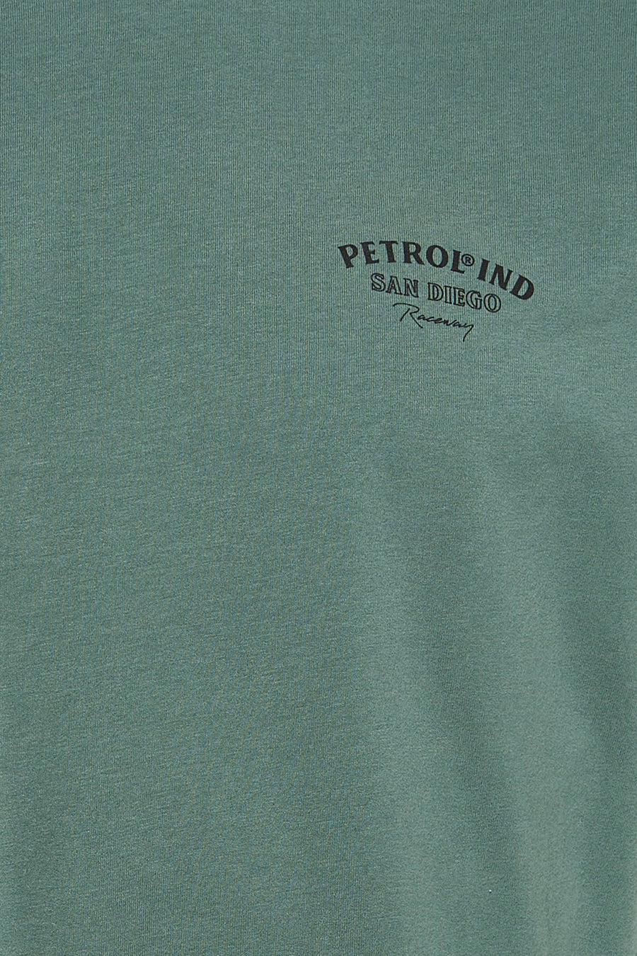 Groen T-shirt van Petrol Industries®, met een opdruk van "Petrolind San Diego Raceway".
