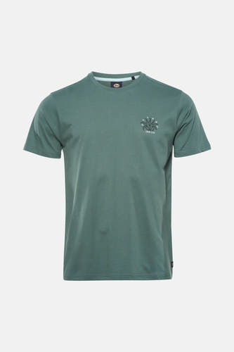 Groen T-shirt met korte mouwen van Petrol Industries, met een kleine grafische print op de borst.
