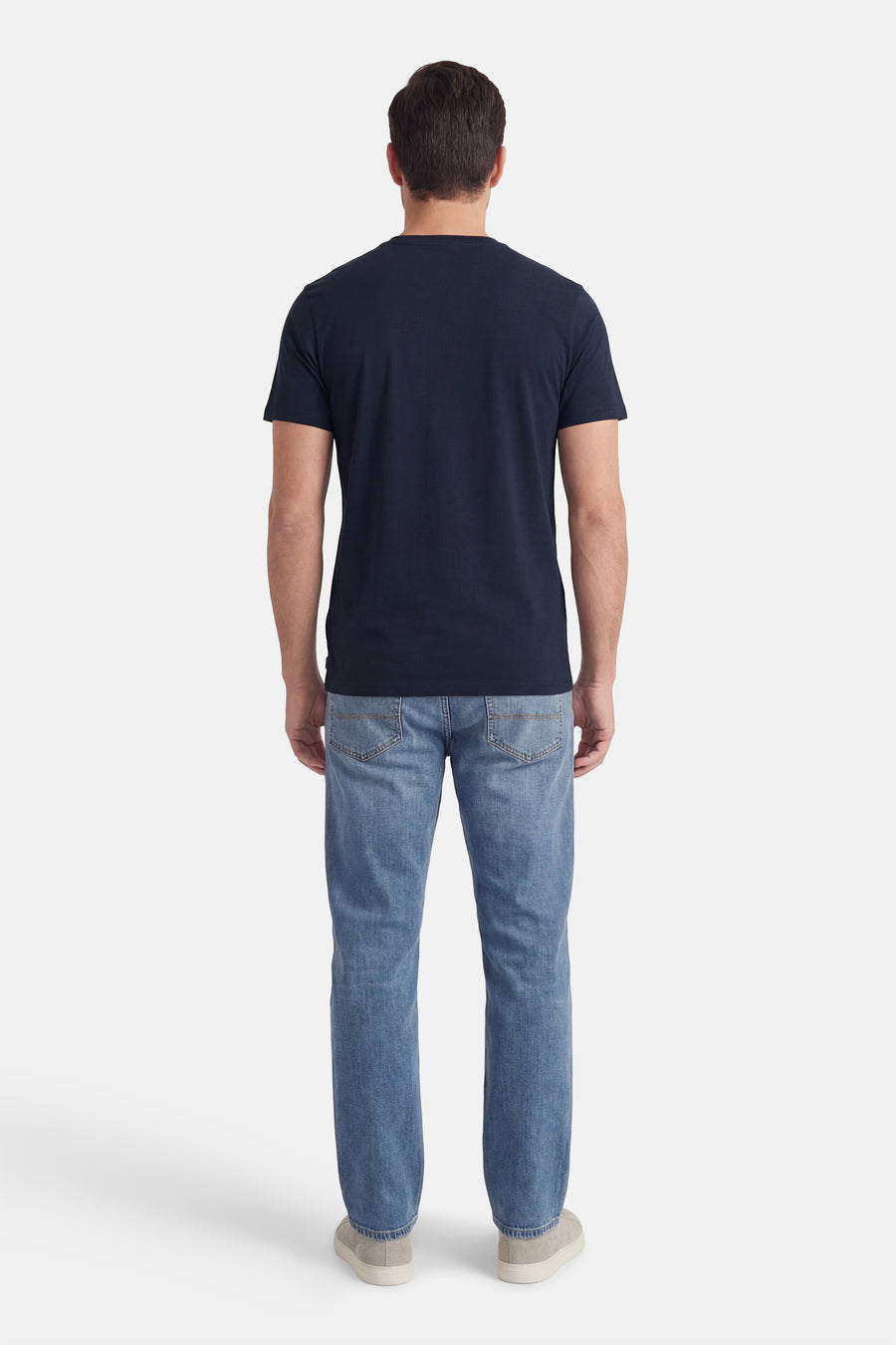 Blauw T-shirt met korte mouwen van Petrol Industries, gezien vanaf de achterkant, met jeans en casual schoenen.