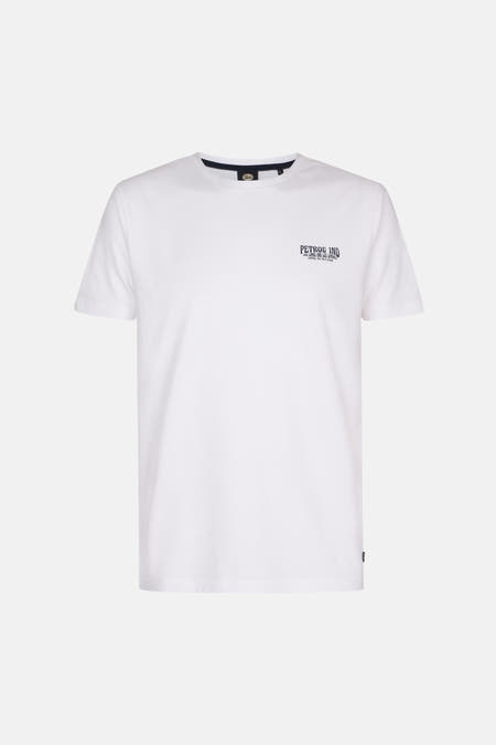 T-shirt blanc à manches courtes de Petrol Industries, avec une petite impression sur la poitrine.