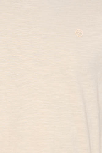 Ecru T-shirt met korte mouwen van Petrol Industries® met een subtiel, ton-sur-ton logo.
