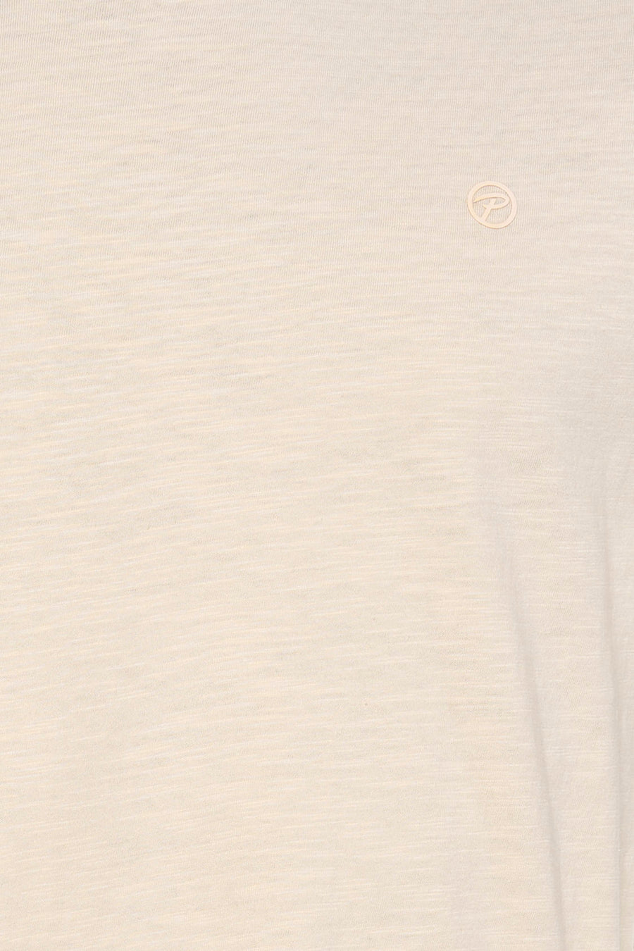 Ecru T-shirt met korte mouwen van Petrol Industries® met een subtiel, ton-sur-ton logo.
