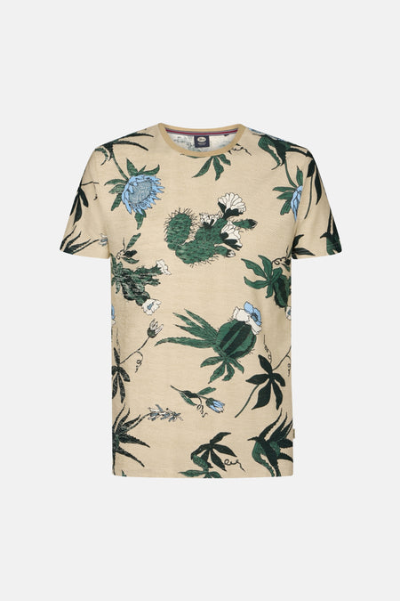 Beige T-shirt met korte mouwen van Petrol Industries, met een botanische print van cactussen en bloemen.
