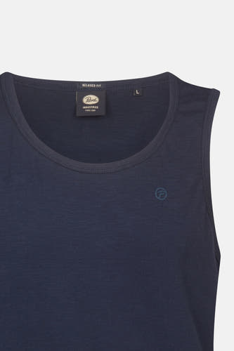Donkerblauwe singlet van Petrol Industries met relaxte pasvorm, ronde hals en een discreet logo op de borst.