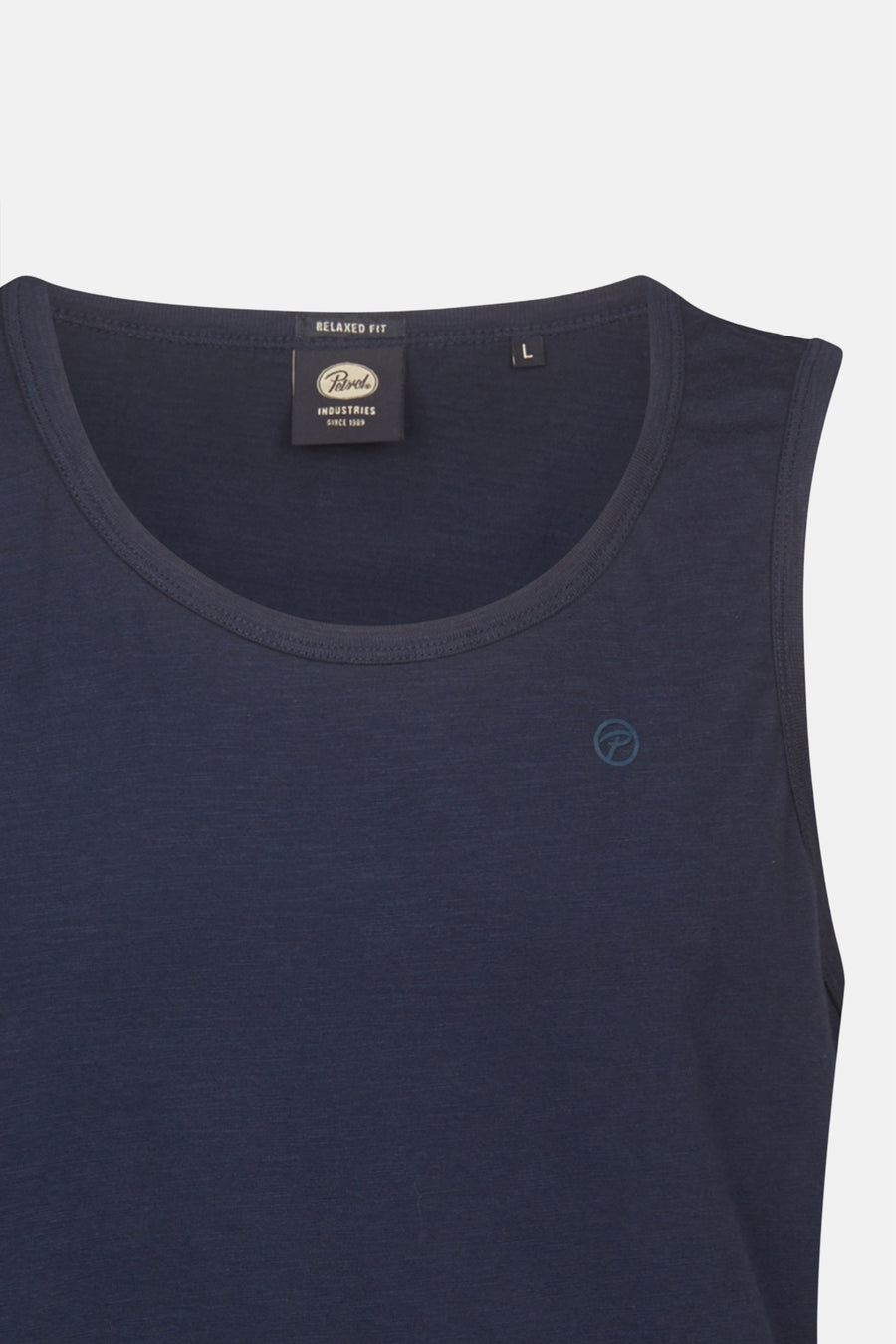 Donkerblauwe singlet van Petrol Industries met relaxte pasvorm, ronde hals en een discreet logo op de borst.