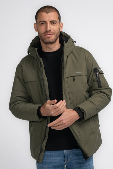 Khaki regenjas van Petrol Industries, met capuchon en zwarte details.