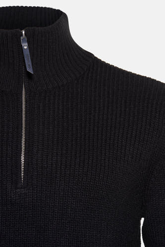 Zwarte trui met ronde hals van Petrol Industries, met ritsdetail en ribgebreide textuur, cropped.
