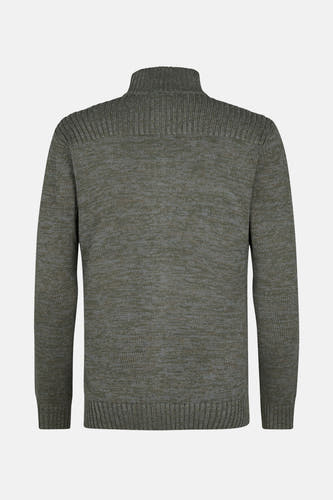Veste verte de Petrol Industries®, avec un mélangeé broderies et un col haut rayé, sur un fond blanc.