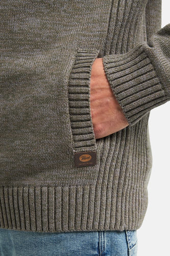 Veste verte de Petrol Industries avec détail de poche et texture texturée sur les côtes.