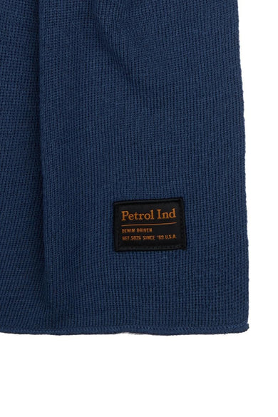 Écharpe d'hiver bleue de Petrol Industries, avec un étiquette sur laquelle est écrit "Petrol Ind".