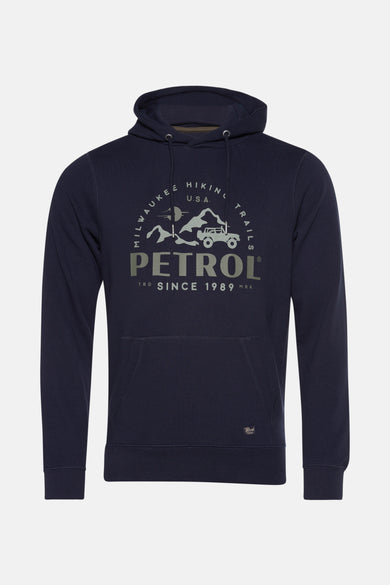 Blauwe sweater met kap van Petrol Industries®, met een grafische print op de borst en een buidelzak.