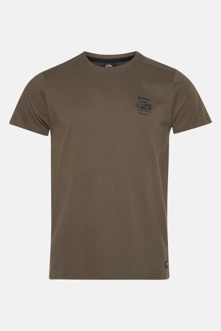 Groen T-shirt met korte mouwen van Petrol Industries, met een kleine vintage auto-print op de borst.