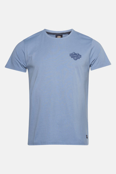Blauw T-shirt met korte mouwen van Petrol Industries, met een klein grafisch logo op de borst.
