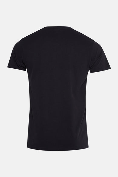 T-shirt noir à manches courtes de Petrol Industries®, avec le dos affiché sur un fond uni.