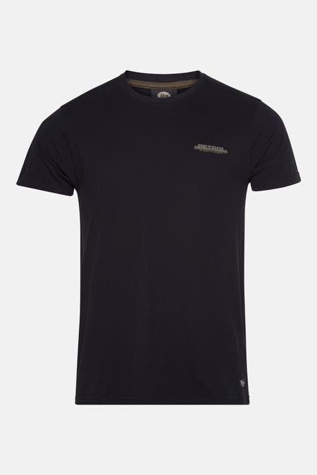 Zwart T-shirt met korte mouwen van Petrol Industries®, met een klein logo op de borst.