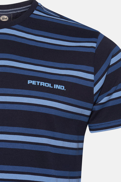 Blauw gestreept T-shirt met korte mouwen van Petrol Industries, met een print op de borst.
