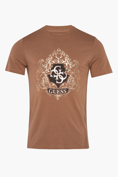 Bruin T-shirt met korte mouwen van Guess, met een logo print met leeuwen op de voorkant.