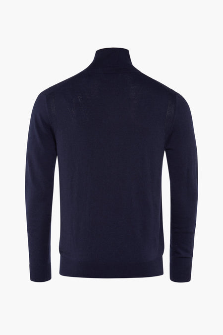 Pull bleu marine à col roulé de Guess, avec tricot fin, bords côtelés et un motif subtil sur l'épaule, dos.