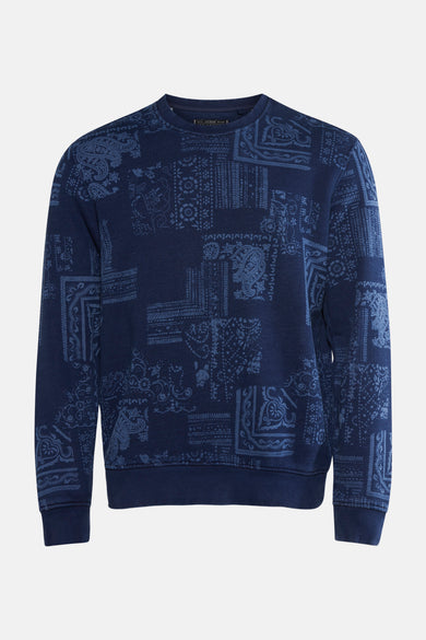 Blauwe sweater van Guess met paisley bandana patchwork patroon.
