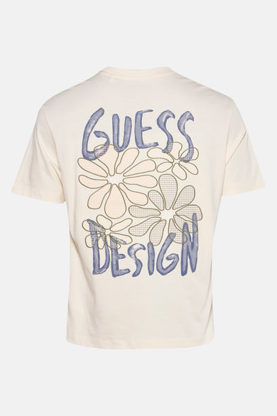 Ecru T-shirt met korte mouwen van Guess met bloemen en "Guess Design"-opdruk op de achterkant.
