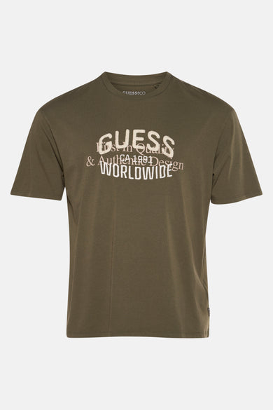 T-shirt vert avec manches courtes de Guess, avec un logo brodé et un détail texte.