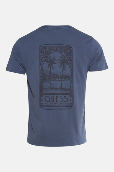 Blauw T-shirt met korte mouwen van Guess met een grafische print op de rug.
