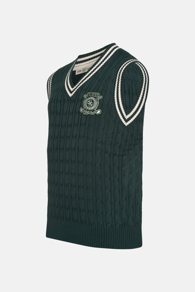 Groene debardeur van Guess, met kabelpatroon en witte strepen langs de V-hals en armsgaten, plus logo op de borst.
