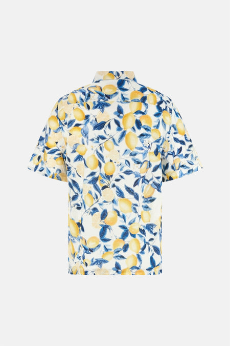 Wit overhemd met korte mouwen van Guess met citroen- en blauwe bladprint, te zien vanaf de achterkant.