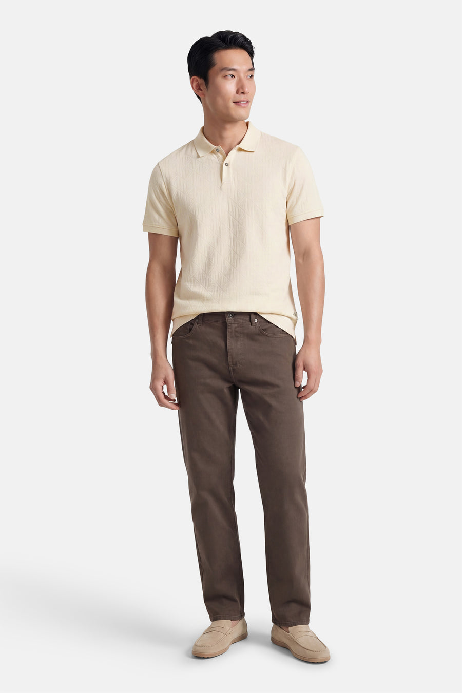 Bruine polo van Guess, met korte mouwen en een subtiel geometrisch patroon.